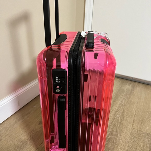 Rimowa essential cabin both green and pink avail - Picture 7 of 8